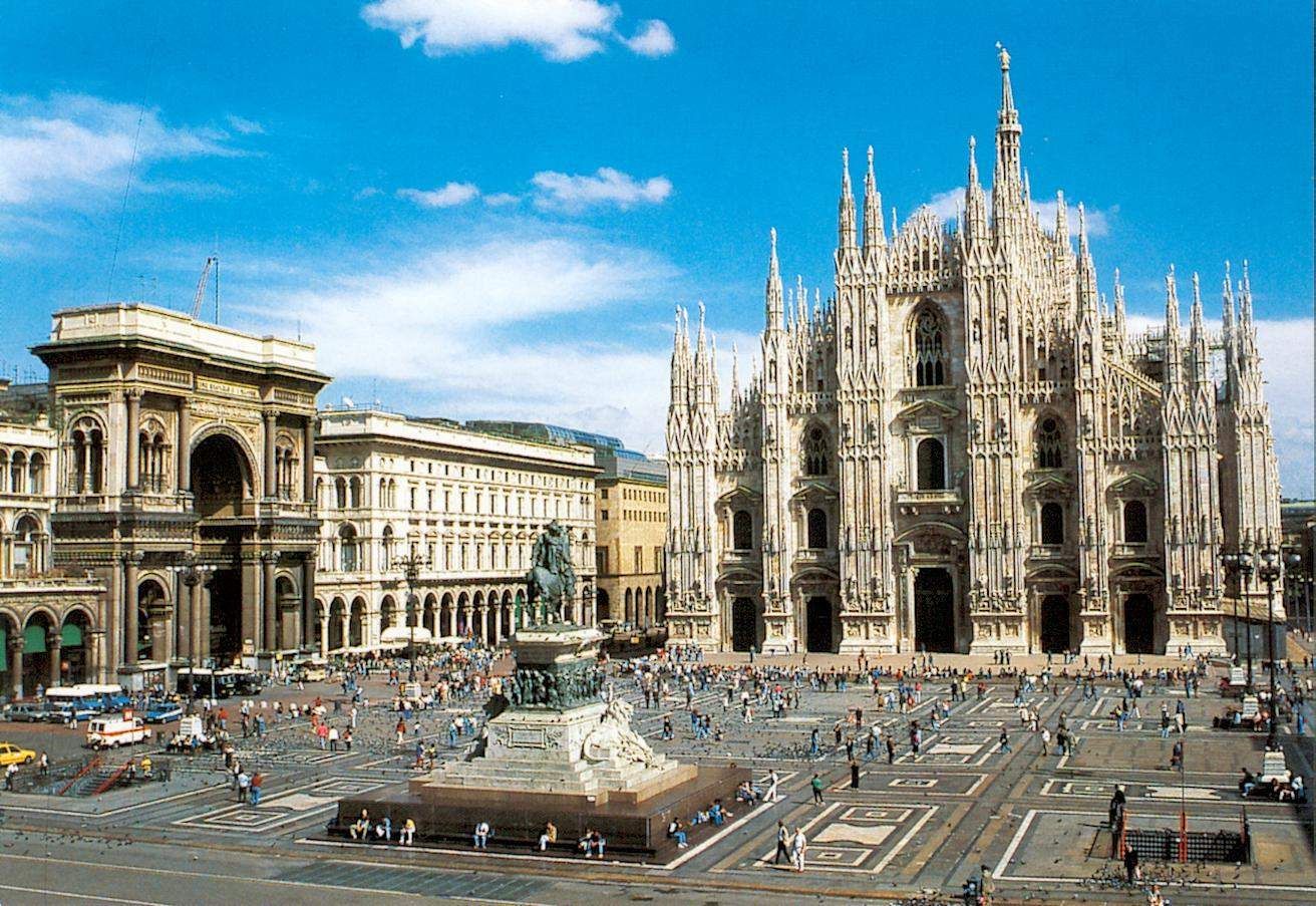 La magnificenza di Piazza Duomo di Milano