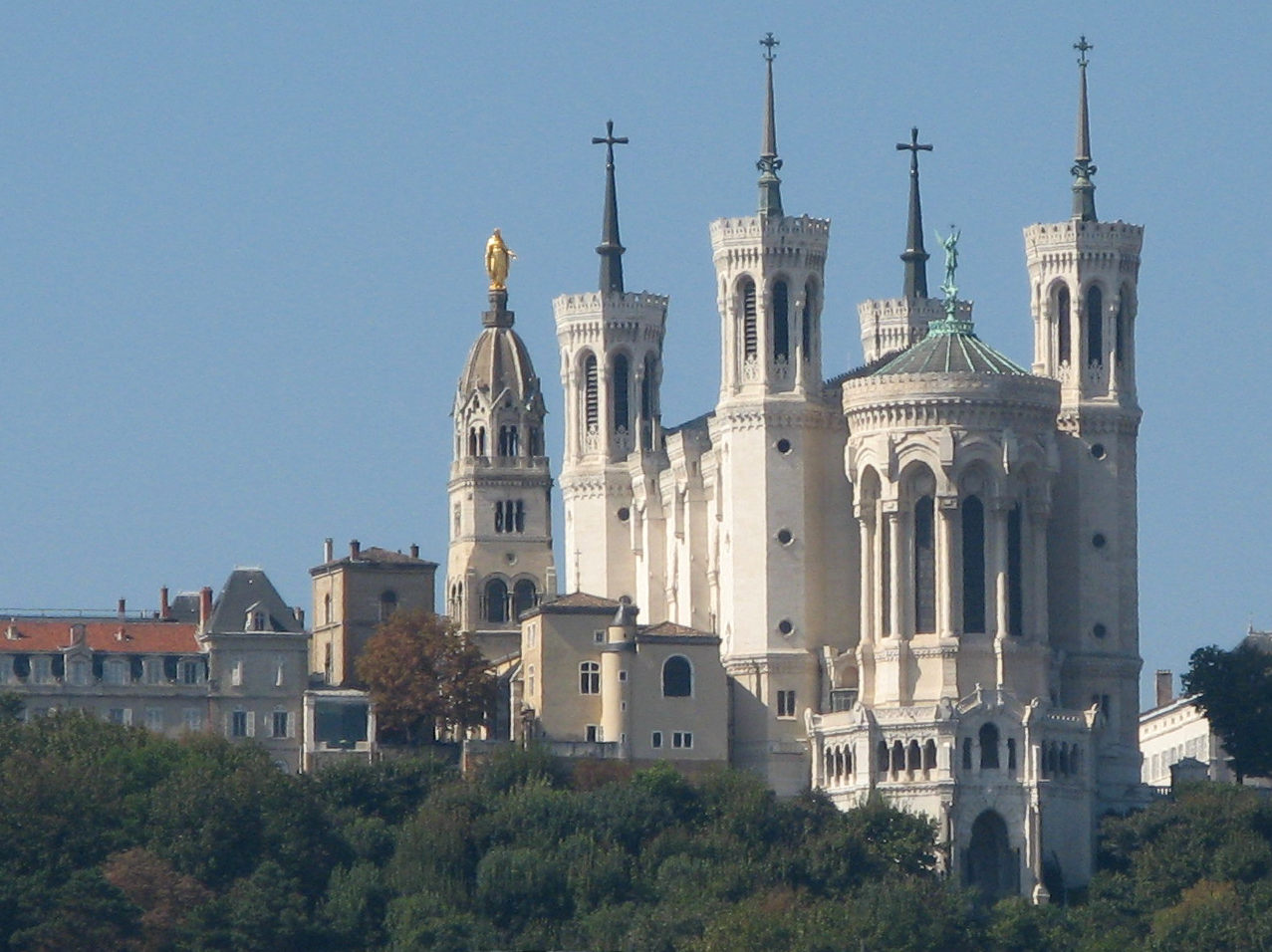 Basilique de Fourvière (Lyon) vue de la Saône