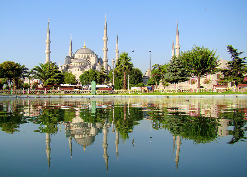Blue_Mosque_Istanbul_Mirrored