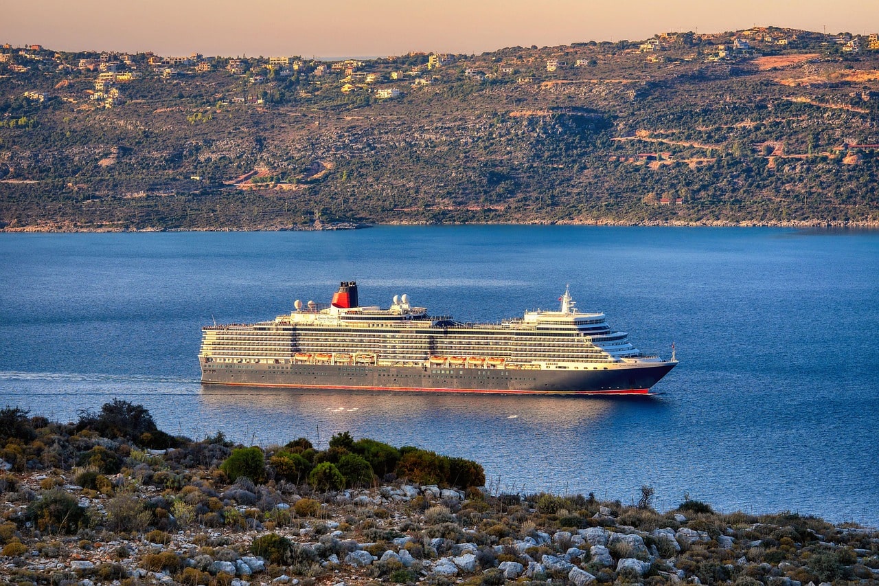 Crociere nel Mediterraneo: la vacanza perfetta per gli over 60, tra relax e nuove scoperte
