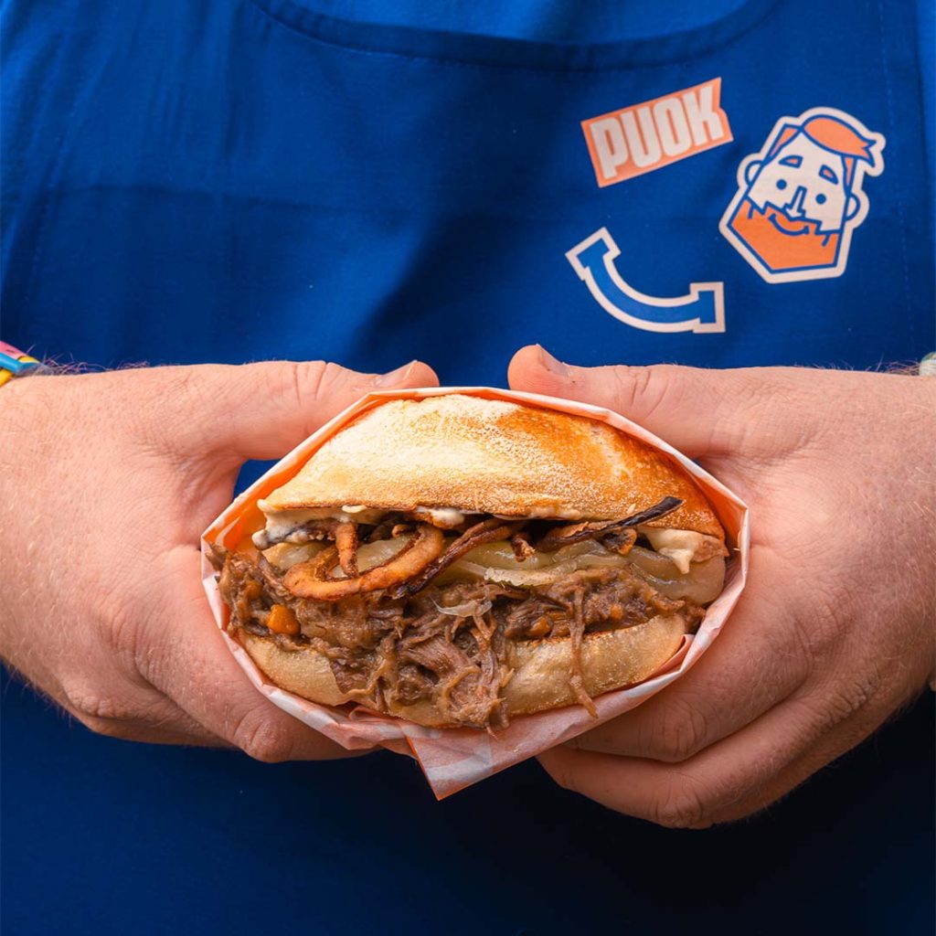 PUOK, il panino napoletano che ha conquistato il mondo: dove mangiare street food autentico a Napoli Thumbnail